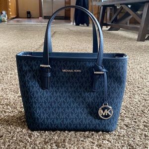 NWT Michael Kors jet set travel extra small purse